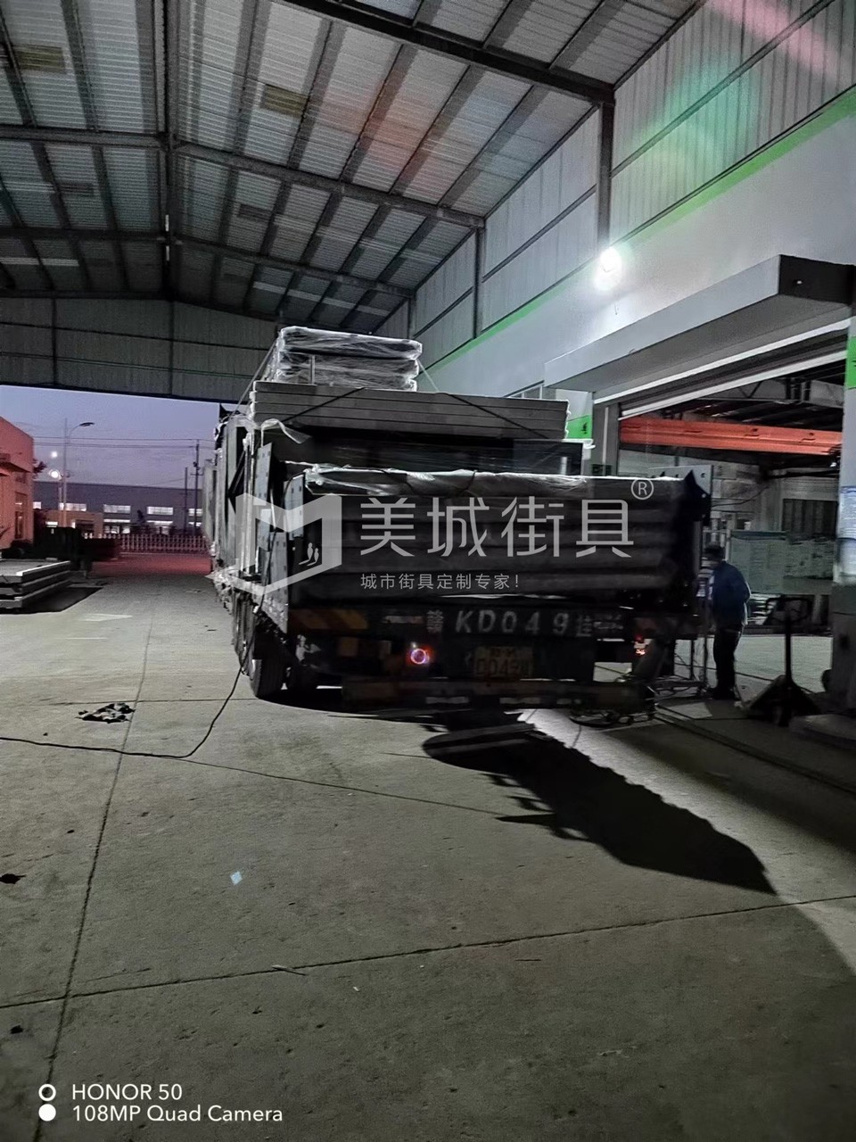 2022.10.18美城街具供應(yīng)臺(tái)州第三、四車候車亭發(fā)貨記錄